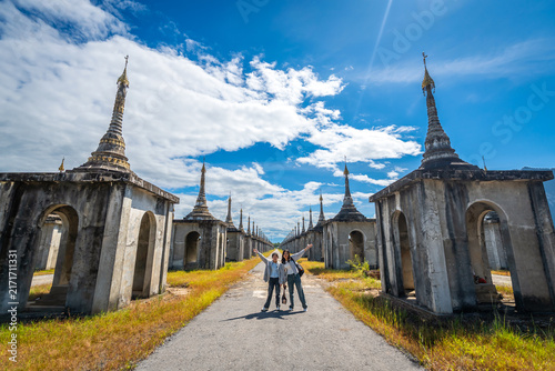Konstfotografi Mother and daughter pose at Kyauksa pagoda field in Myaing Gyi Ngu, Karen State, Myanmar