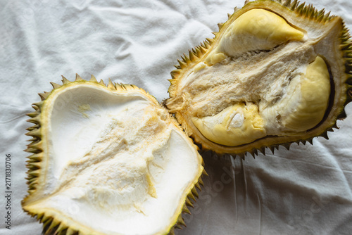фотографія A fresh peeled ripe durian