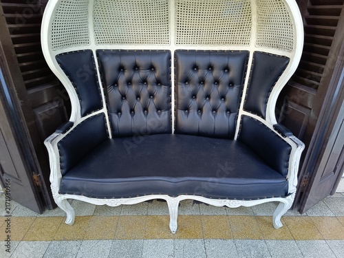 Konstfotografi Leather seats offer key advantages such as an elegant appearance, exceptional durability, and ease of cleaning
