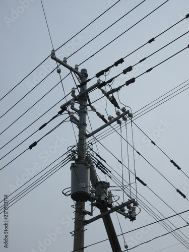 Obraz na płótnie 電柱に付いている柱上変圧器（縦撮影）