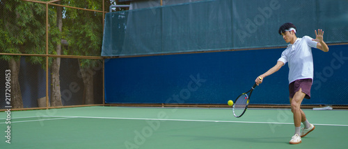 Принти на полотні Professional tennis player performs forehand hit on clay tennis court