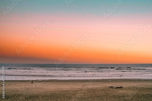 Canvas Print Beautiful beach and sea with sunrise sky