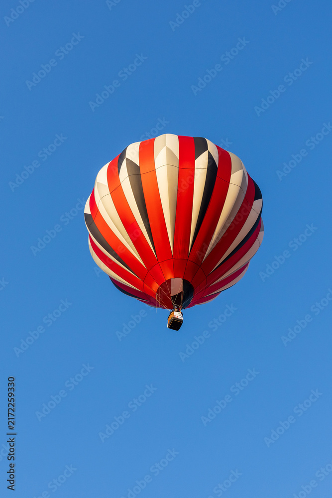 Obraz premium 63805-01205 Hot Air Balloon lifting off at Centralia Balloon Fest Centralia, IL