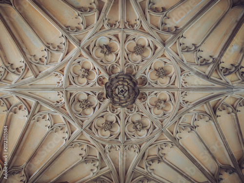 Obraz na plátně The intricate fan-vaulted ceiling and central pendant boss beneath Anne Boleyn's