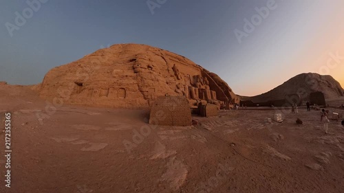 Amanecer en el templo de Ramses II en Abu Simbel, Egipto