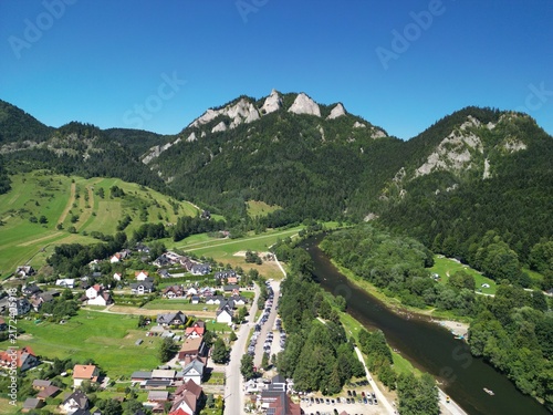 Pieniny - Polska
Piękne góry i szczyty, Trzy Korony zdjęcie wykonane dronem. Przyroda, góry, Pieniny, Dunajec, rzeka, Trzy Korony, podróże