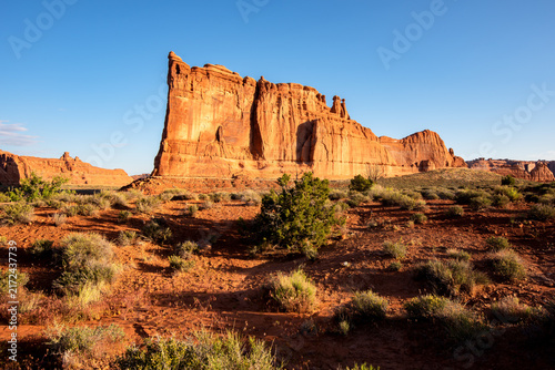 Konstfotografi Tower of Babel in Arches National Park, Utah in early morning sunlight