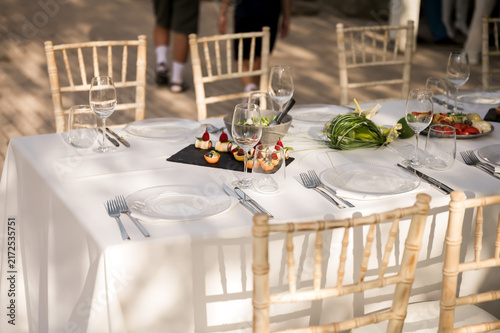 Konstfotografi Elegant Outdoor Dining Table with White Linens, Gourmet Canapes, Fresh Salad, Gl