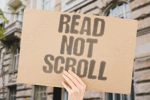 Foto "Read not scroll" Active reading primes the brain