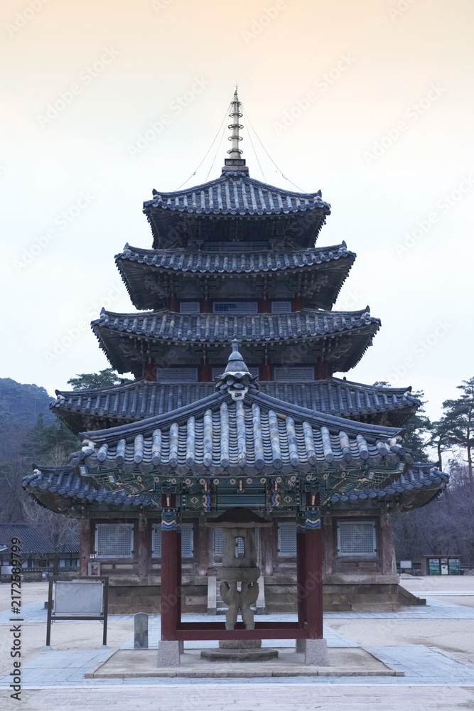 Fototapeta premium 팔상전,국보,법주사석련지,국보,법주사,속리산,보은군,충북