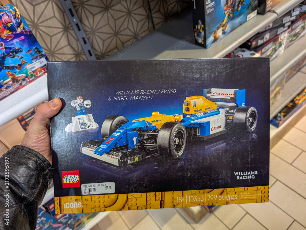 Obraz premium MONTREAL, CANADA, 23 December 2025 : Lego Williams Racing Box in Store