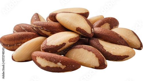 Fotografía Pile of raw Brazil nuts with brown shells and white kernels, isolated on transpa