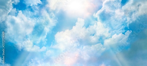 Obraz na płótnie 天国へ続く雲と降り注ぐ太陽光のスピリチュアルな背景画