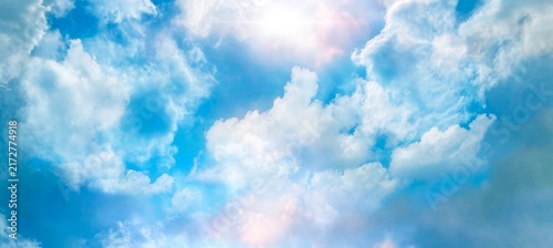 Obraz na płótnie 天国へ続く雲と降り注ぐ太陽光のスピリチュアルな背景画