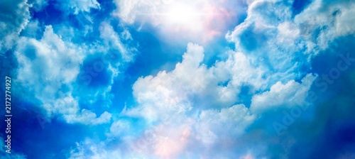 Obraz na płótnie 天国へ続く雲と降り注ぐ太陽光のスピリチュアルな背景画