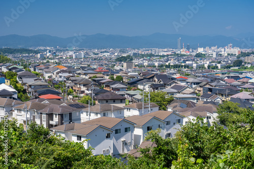 東京都日野市の高台から見下ろす郊外の住宅街
