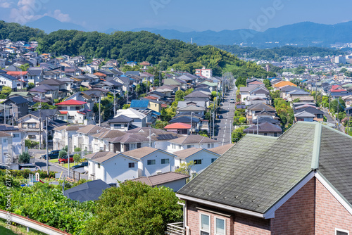東京都日野市の高台から見下ろす郊外の住宅街
