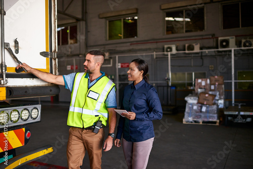 Fotografía Logistics, team and tablet at truck for loading process, shipment manifest or delivery schedule