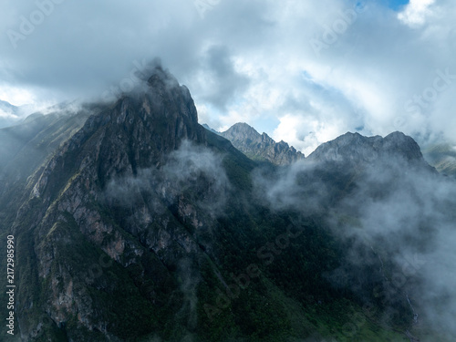 Foto Aerial view of beautiful high altitude  mountain landscape