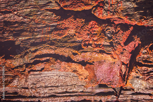 Foto Smooth lava curls meet porous black rock inside Raufarholshellir on the South Coast of Iceland