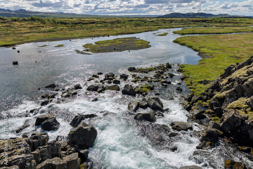 Foto Oxara River moves through a rocky wetland in Thingvellir National Park, Iceland