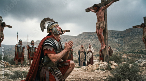 Un centurión romano se arrodilla con devoción ante Jesucristo crucificado en el monte Gólgota bajo un cielo tormentoso.