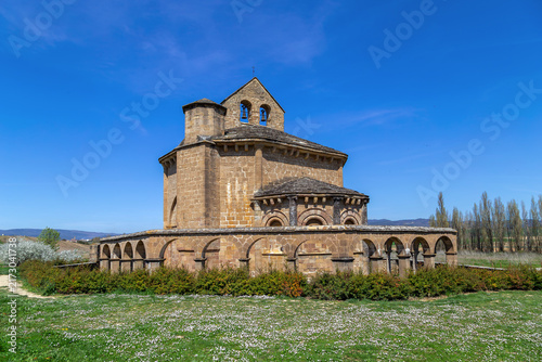 Foto Church of Saint Mary of Eunate in Navarre, Spain