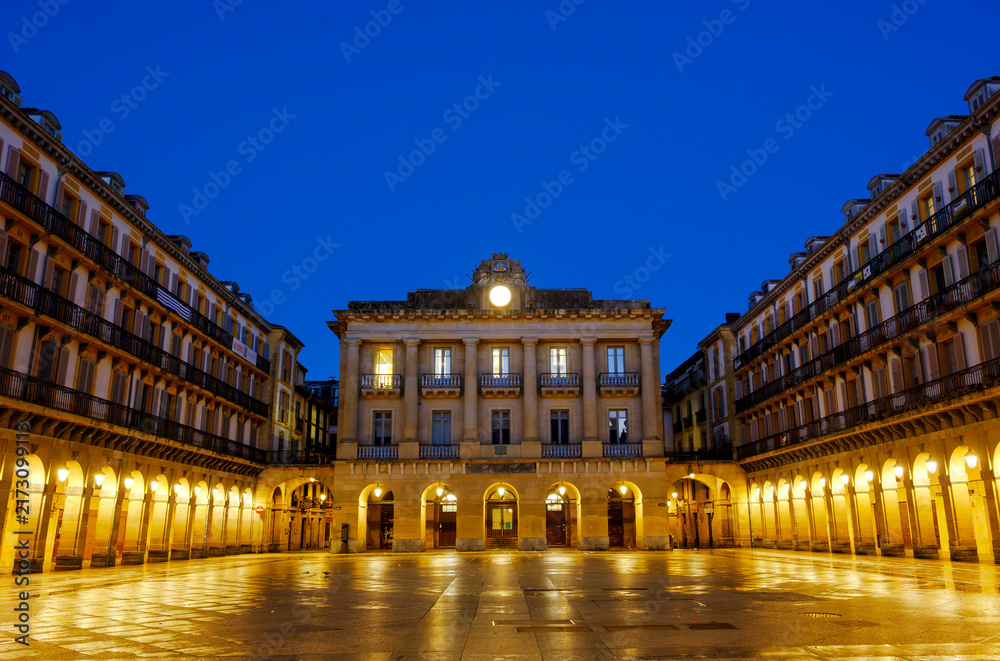 Fototapeta premium Sunrise at Constitution Square in San Sebastian City Center, Gipuzkoa, Basque Country, Spain