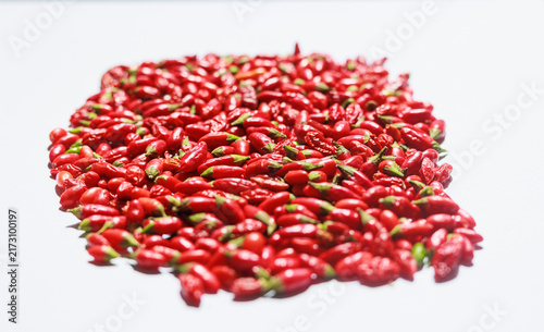 Фотография Fresh and dried red chili peppers arranged in a colorful close-up composition, creating a vibrant natural food background and spicy culinary texture