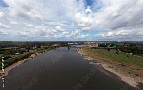 Der Rhein mit Niedrigwasser im August 2026 bei Duisburg Beekerwerth - Ruhrgebiet, NRW