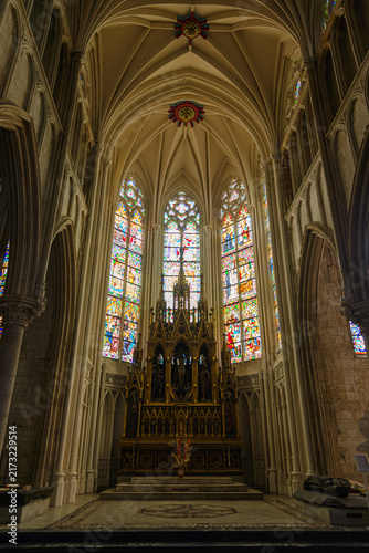 Картината върху платно Nef et voûtes d'ogives de église Saint Martin à Roubaix