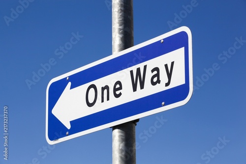 Tapety artystyczne One way road sign