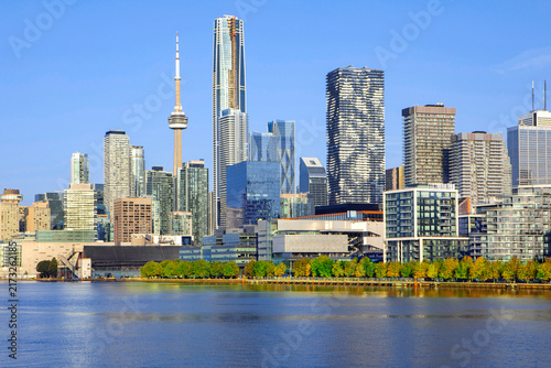 Canvas Print Toronto skyline at sunrise from Biidaasige Park