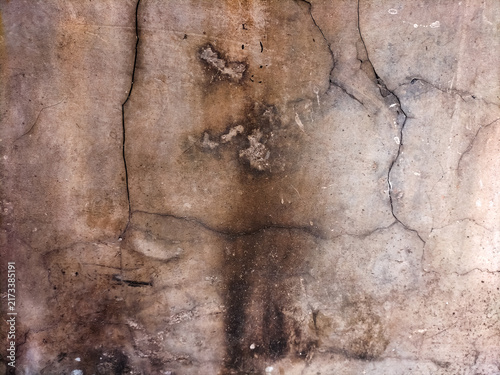 Konstfotografi Weathered concrete wall texture with deep cracks and stains.