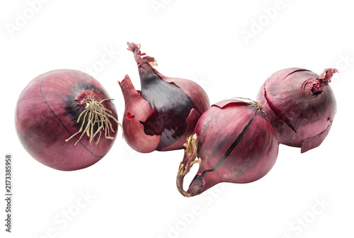 Fotografía Four Whole Red Onions with Purple Skins