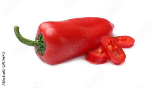 Foto Whole and cut jalapeno peppers isolated on white