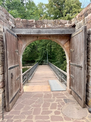 Burg Landeck  in der Südpfalz.