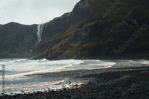 Fotografie Dramatic view of Talisker Bay on the Isle of Skye, featuring a powerful waterfal