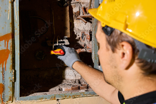 Konstfotografi Electrician conducts live circuit testing with specialized tools