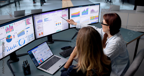 Фотография Woman Studies Financial Dashboard On Laptop, Sharing Insights