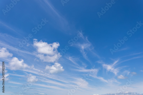 Canvas Print Bright blue sky with high fluffy clouds