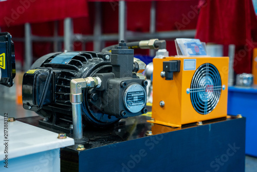 Fotografía Industrial hydraulic power unit with motor and cooling fan