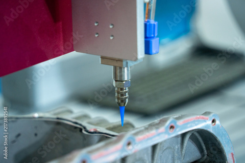Fotografía Automatic precision dispensing equipment applying blue material
