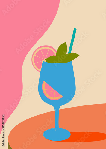 Fotografía Stilisierter blauer Cocktail im Stielglas mit Zitrusscheiben, Minzblättern und Trinkhalm