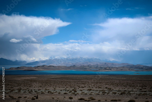 Obraz na plátně Scenic road view of Lake Karakul near Tajik-Chinese border, Pamir Highway Tajiki