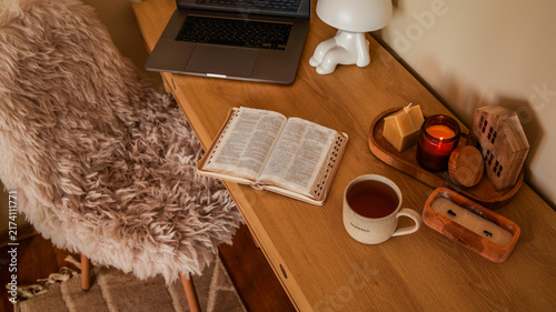 Canvastavla Cozy home office setup with open book, tea, and candles for peaceful work
