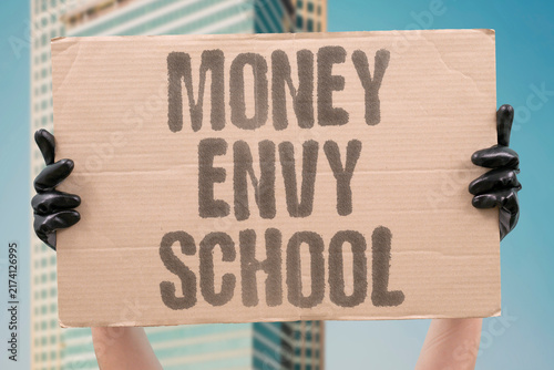 Foto "Money envy school" Social comparison hurts kids from low-income homes