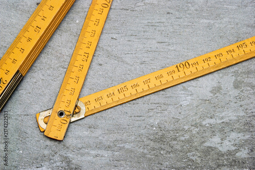 Fotografie measuring tape on concrete floor