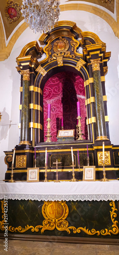 Fotografie Ornate church altar with gilded decoration, candles and devotional objects inside Iglesia Parroquial de San Pablo, Baeza, Andalusia, Spain