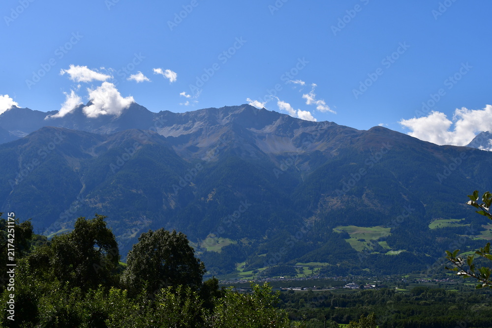 Fototapeta premium Schöne Landschaft bei Schluderns in Südtirol 